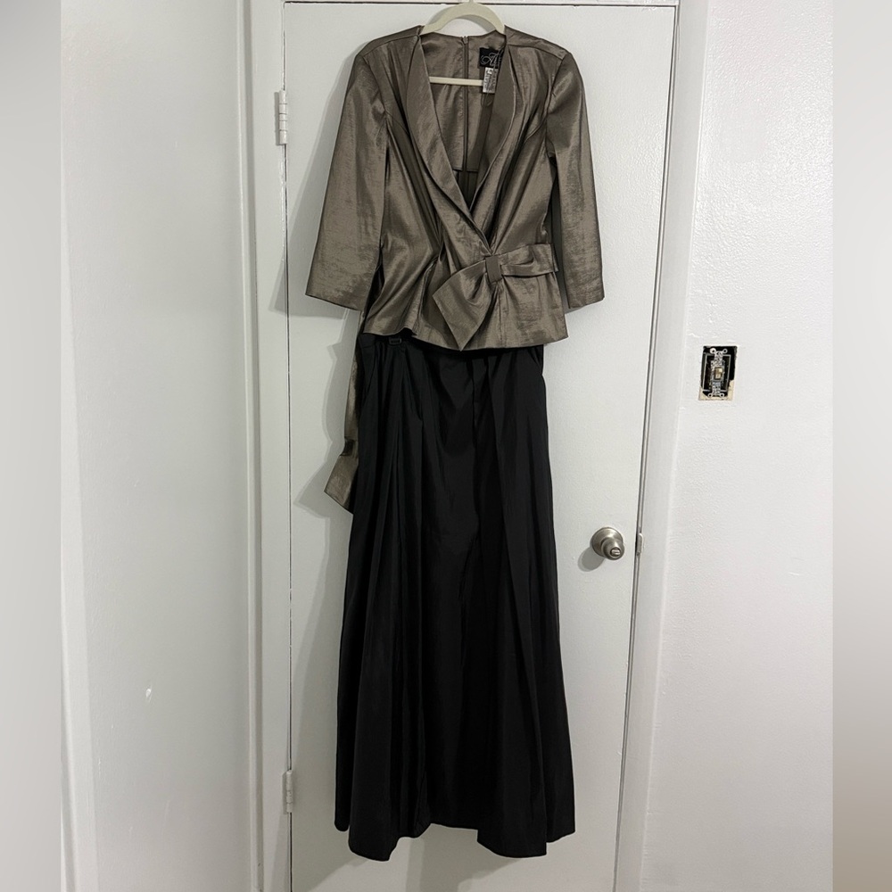 Alex Evenings Shimmering Silver blazer n black elegant skirt